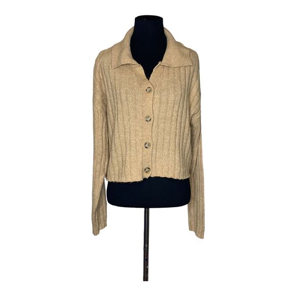 A new day beige buttoned long sleeves collared buttoned cardigan size Medium - Picture 8 of 8